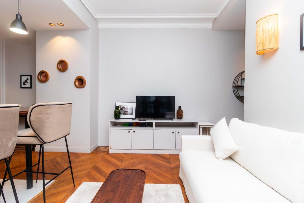 Apartment Center Of Paris By Studio Prestige Esterno foto